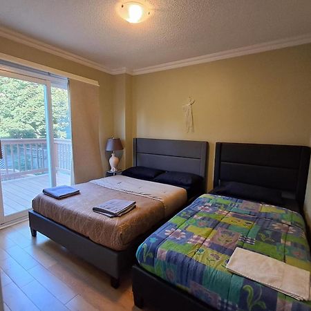 Room With Private Patio Next To Toronto Airport Мисисага Екстериор снимка