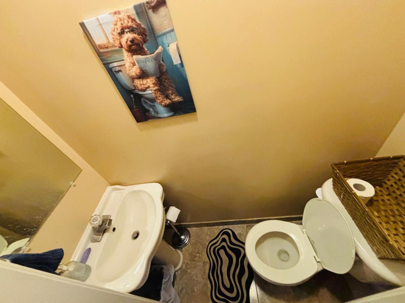 Room With Private Patio Next To Toronto Airport Мисисага Екстериор снимка