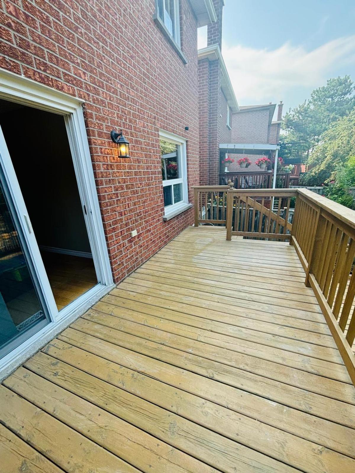 Room With Private Patio Next To Toronto Airport Мисисага Екстериор снимка