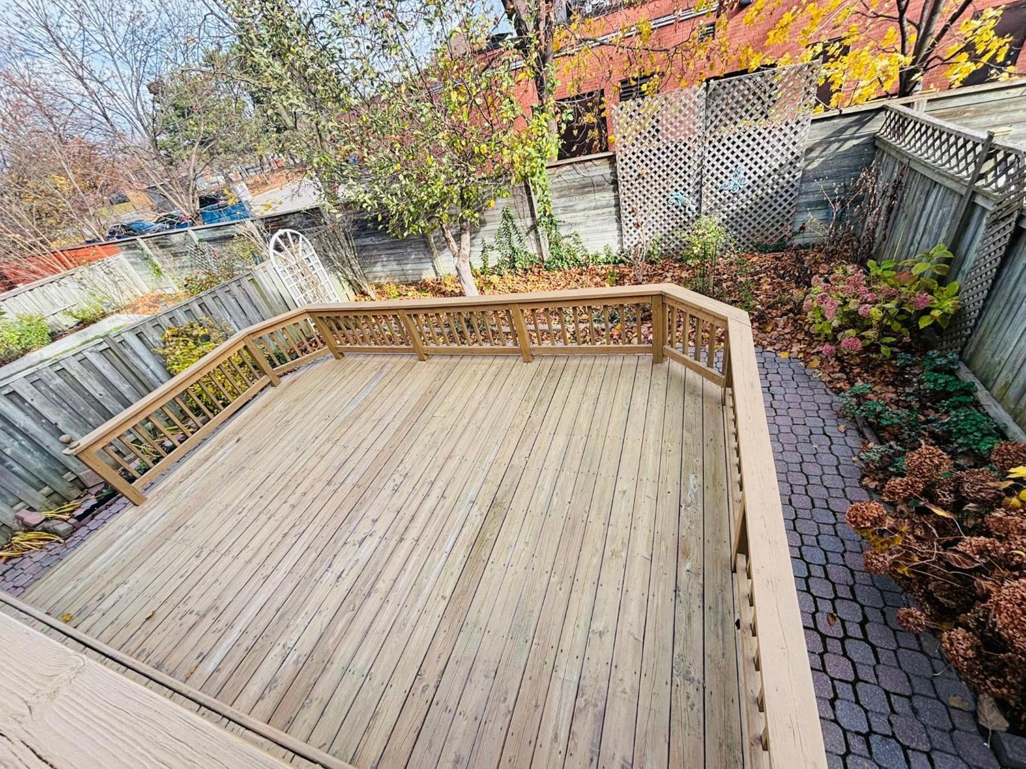 Room With Private Patio Next To Toronto Airport Мисисага Екстериор снимка